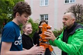 Gemeinsames Praktikum in Landvermessung und Schmiedehandwerk